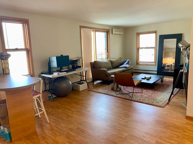 Building Photo - 2050 St Clair Ave