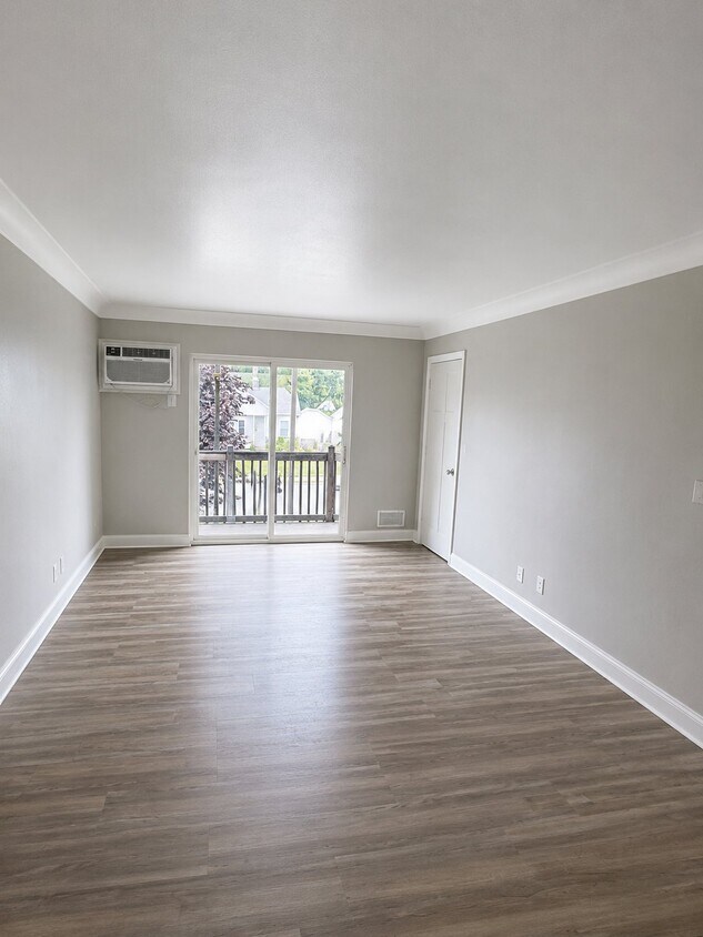 Building Photo - 4910 Lewis Ave