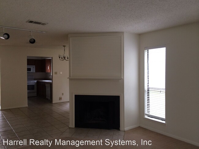 Building Photo - 2 br, 1 bath House - 4223 Lake Shore Villa...