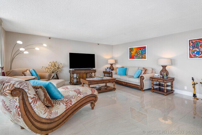 Foto del edificio - 250 S Ocean Blvd