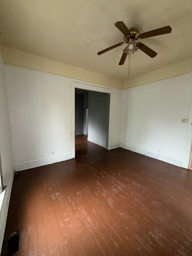 Foto del edificio - 415 E Division St