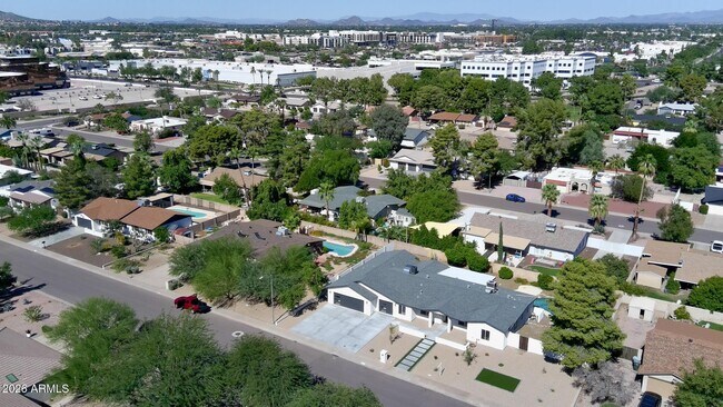 Building Photo - 4929 E Sunnyside Dr