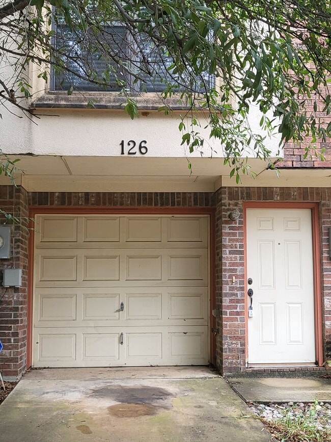 Building Photo - 126 E Nemo St