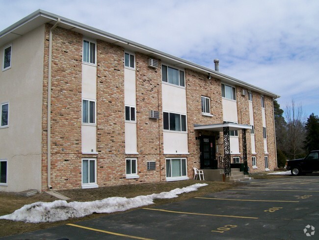 Building Photo - Maple Plain Apartments