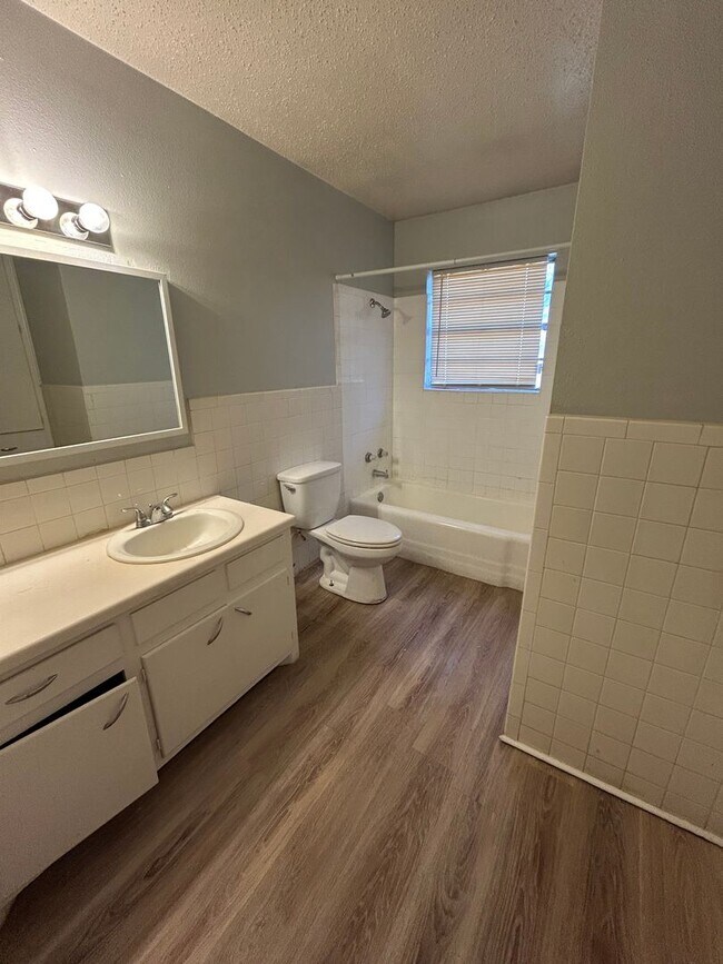 Building Photo - 1610 58th St