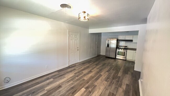 Building Photo - Remodeled 3-bedroom!  Housing accepted!