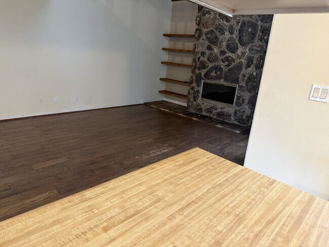 Foto del edificio - 704 Wakefield Rd