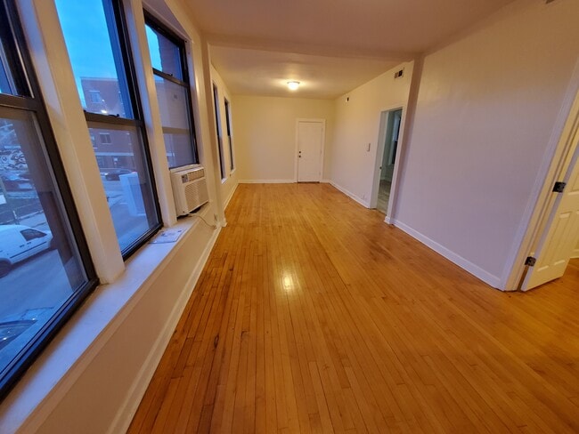 Building Photo - 3721 W Belmont Ave