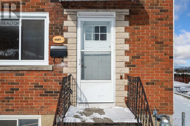 Building Photo - 1487 Morisset Ave