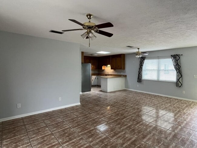Building Photo - 6213 Sunset Ave