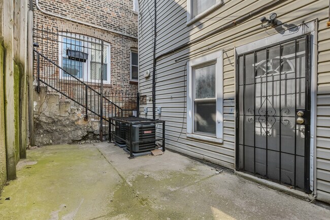 Foto del edificio - 2227 W Cullerton St