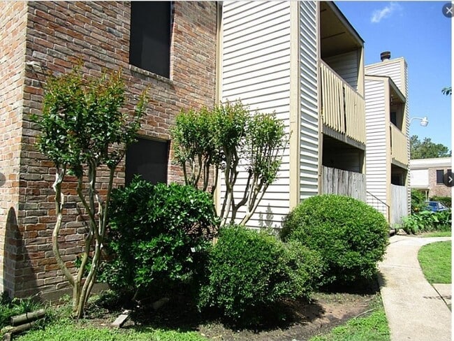 Building Photo - 2200 Cypress Landing Rd