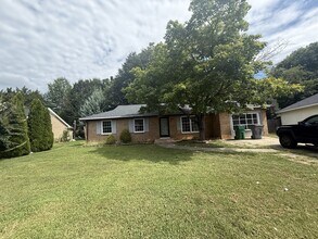 Building Photo - 8027 Country Oaks Rd