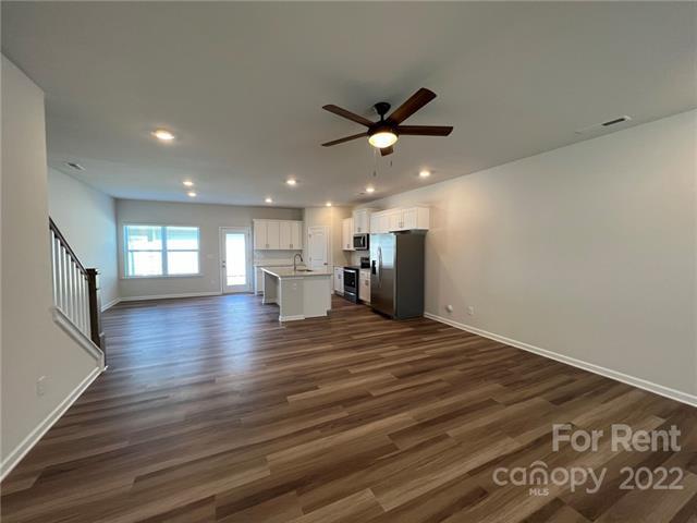 Foto del edificio - 208 Sagecroft Ln