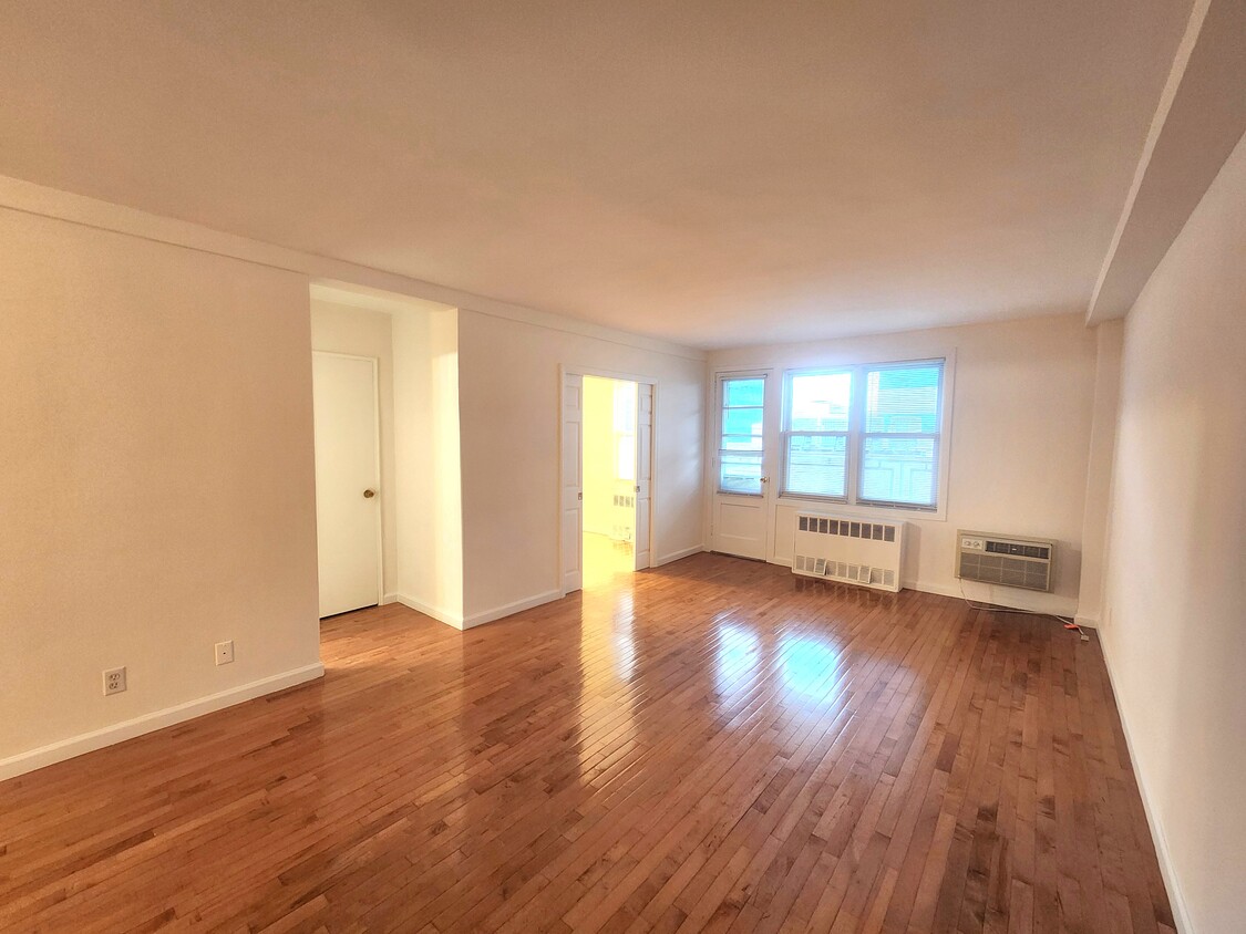 Living Room - 700 Summer St