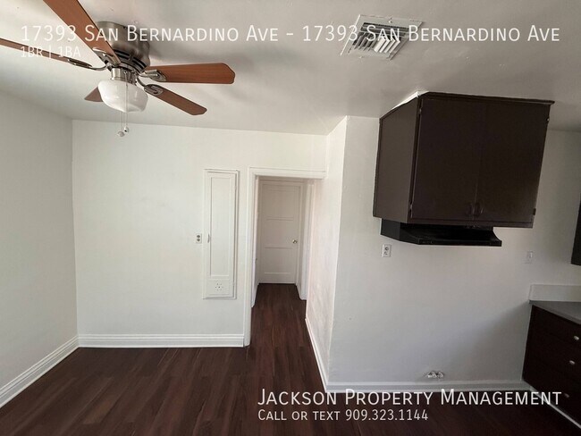 Foto del edificio - 17393 San Bernardino Ave