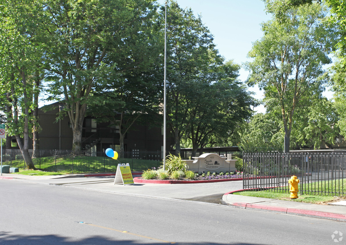 Building Photo - Southshore Apartments