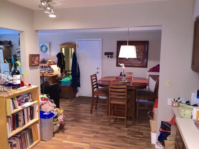 Foto del edificio - 3720 independence Ave S