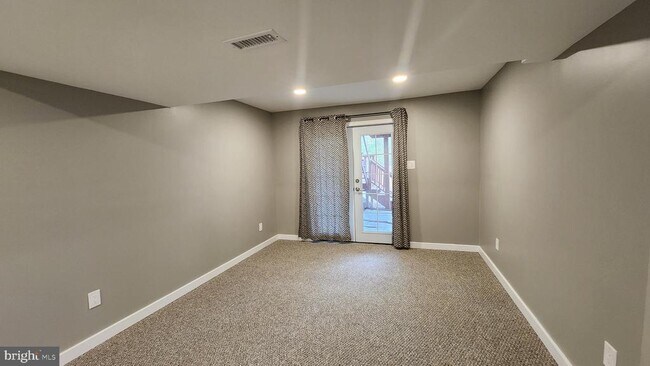 Foto del edificio - 17619 Longview Ln