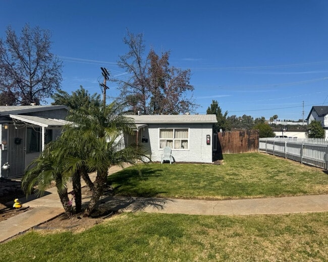 Building Photo - 568 Durham St