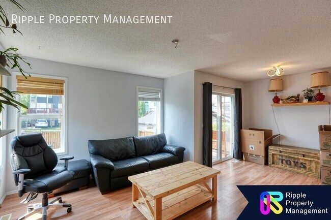 Photo du bâtiment - GORGEOUS 3 BEDS / 2 BATHS TOWNHOUSE IN THE COMMUNITY OF EVERGREEN