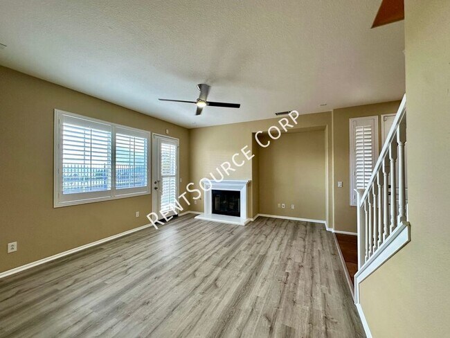 Foto del edificio - 3 Bedroom Townhome for Rent in Valencia Ga...