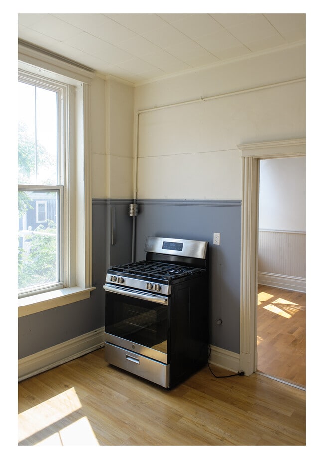 kitchen - 1501 W 18th St