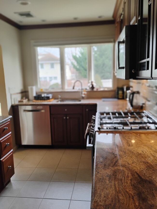 Foto del edificio - 9 Harris Pl