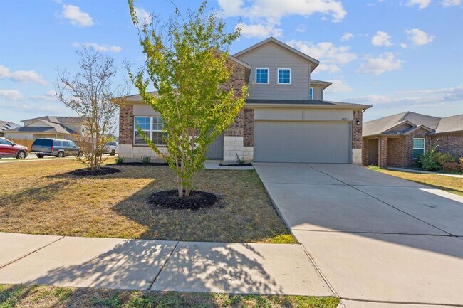 Building Photo - 5825 Roderick Dr