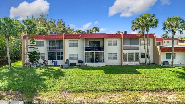 Foto del edificio - 235 Lake Dora Dr