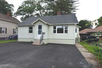 Building Photo - 14 Fairlawn Cir