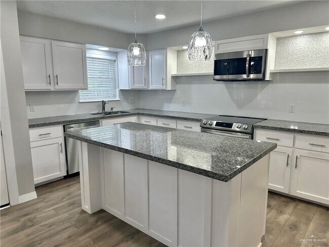 Foto del edificio - 15 Zinnia Ave