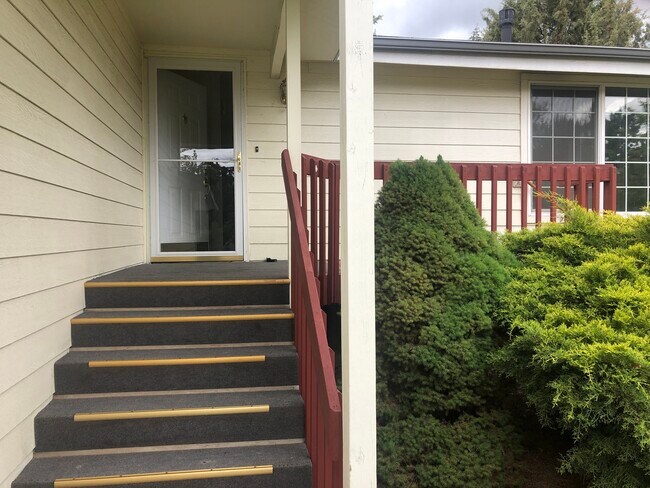 Entrada - 2515 NE Lavender Way