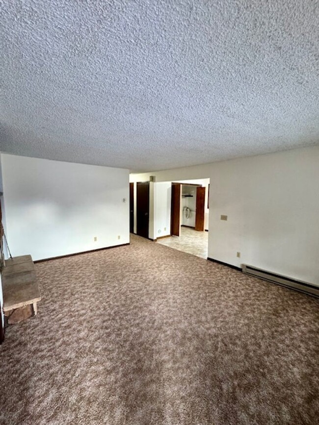 Building Photo - Charming 2-Bedroom Apartment Near MSU – Ca...