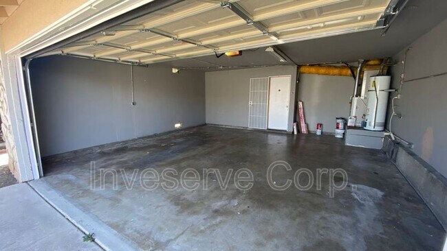 Building Photo - 3207 Woodcreek Cir