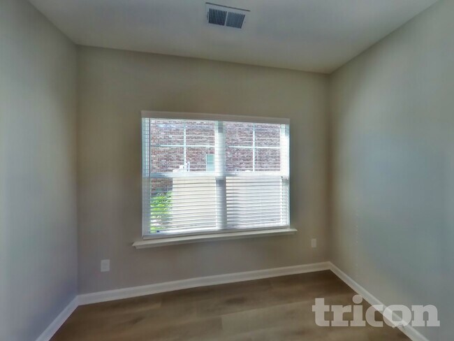 Foto del edificio - 415 Middleton Ln