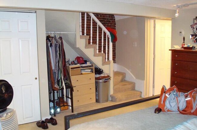 Building Photo - 37 Beacon St