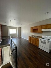 Building Photo - 908 E Schiller St