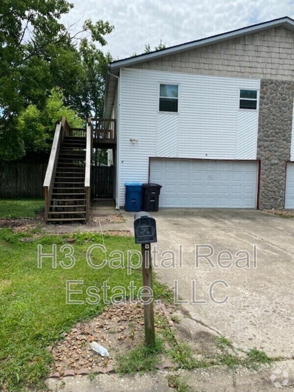 Building Photo - 452 Meadow Dr