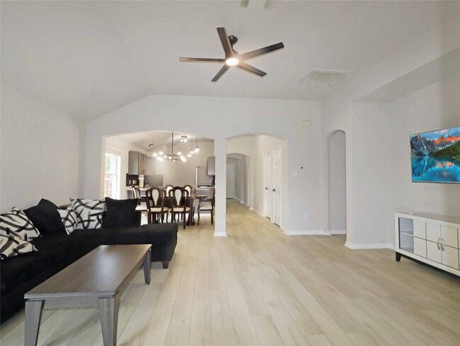 Building Photo - 749 Grassy Knoll Trail