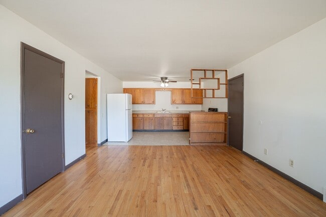 Building Photo - 2113 Lake Point Dr
