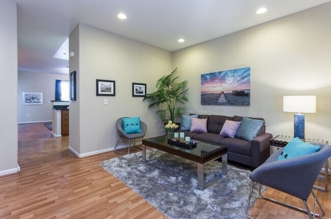 Foto del edificio - EPIC REA:  2BR/2B Beautiful Condo w/ 2 Parking Spaces in the Heart of Emeryville