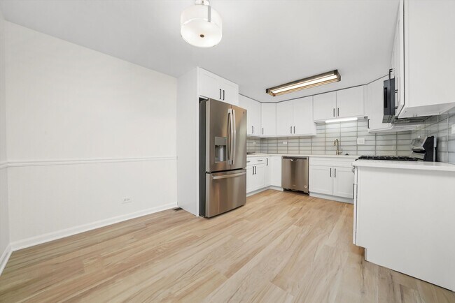 Foto del edificio - 1100 Stoughton Ct