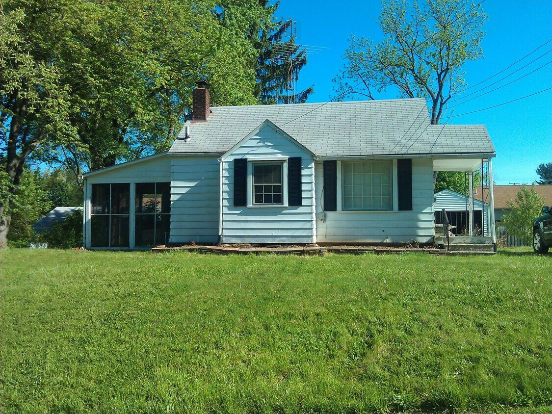 Foto del edificio - 2 Bedroom Plain Township Ranch for Rent