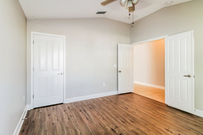 Building Photo - 12313 Ridgedale Dr