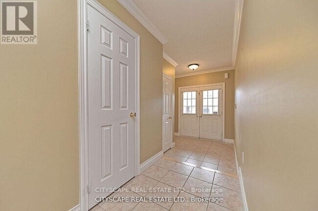 Building Photo - 3989 Skyview St