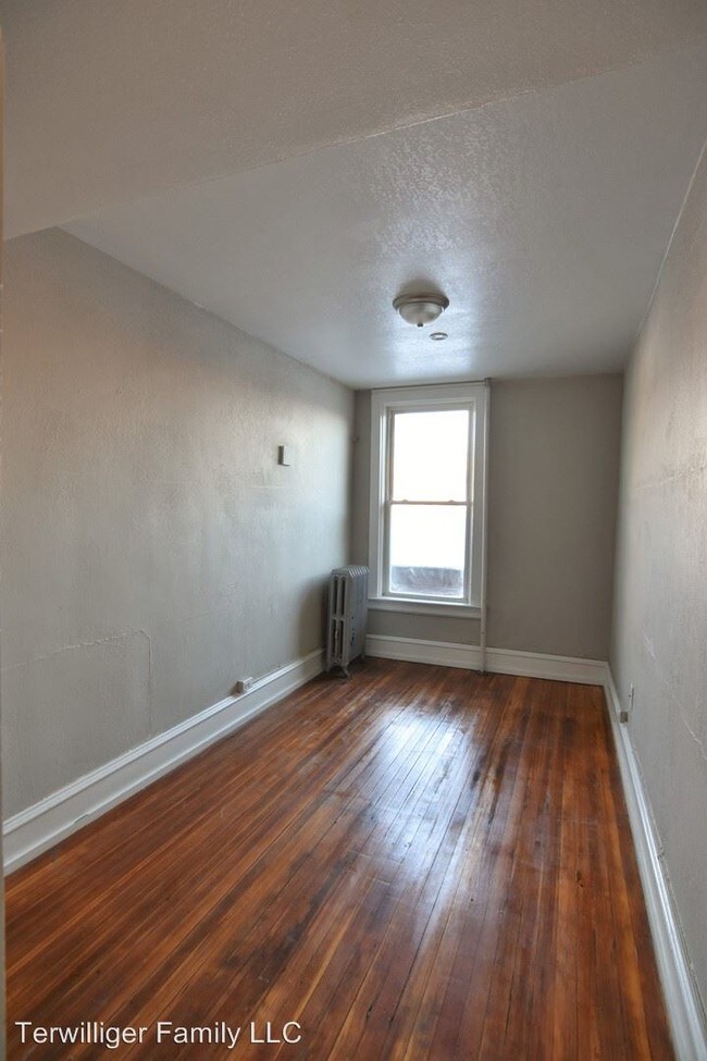 Foto del edificio - 1 br, 1 bath Apartment - 132 S Main