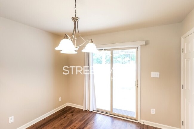 Building Photo - FIRST FULL MONTH RENT FREE!