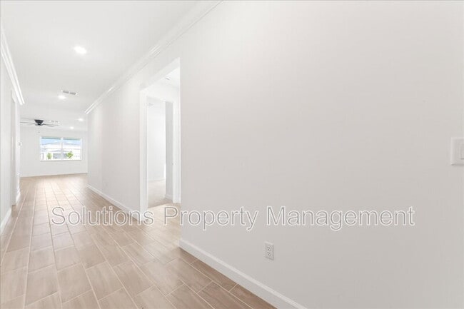 Foto del edificio - 2037 Fuchsia Pl NW