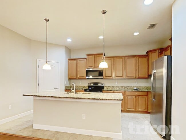 Building Photo - 13811 Newport Shores Dr